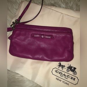 COACH Double Zipper Bow Wristlet Wallet - Magenta Leather 💜🩷